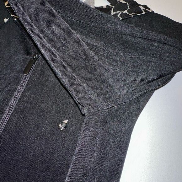 Chicos Travelers Solid Black Full Zip Jacket Giraffe Lining Size 1 (Medium) GUC - Picture 2 of 10